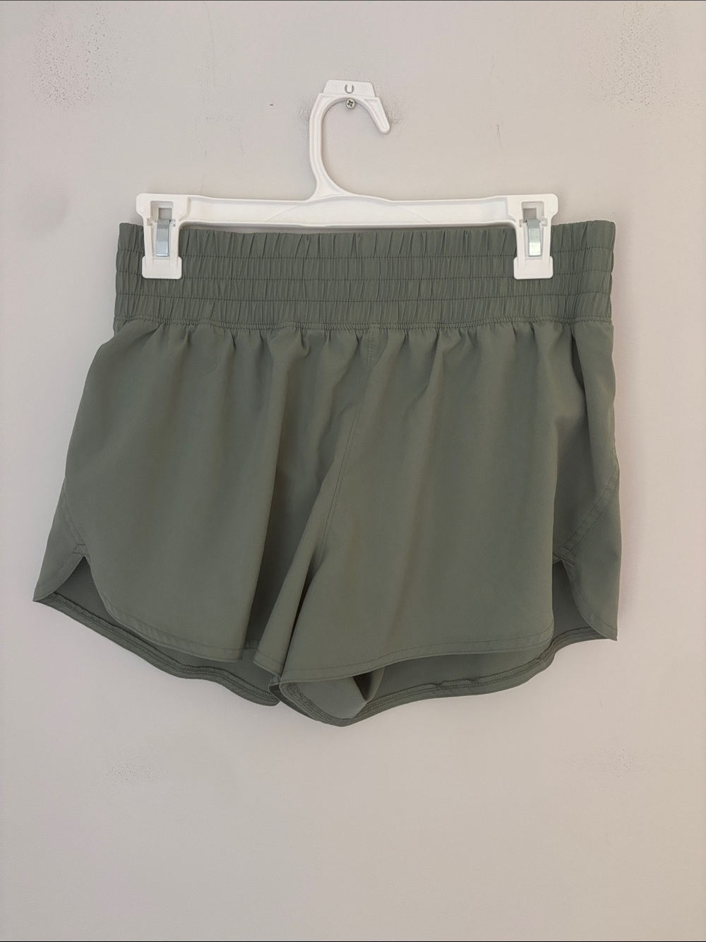 GapFit Sage Green Mid Rise 3in Active Shorts - Size M